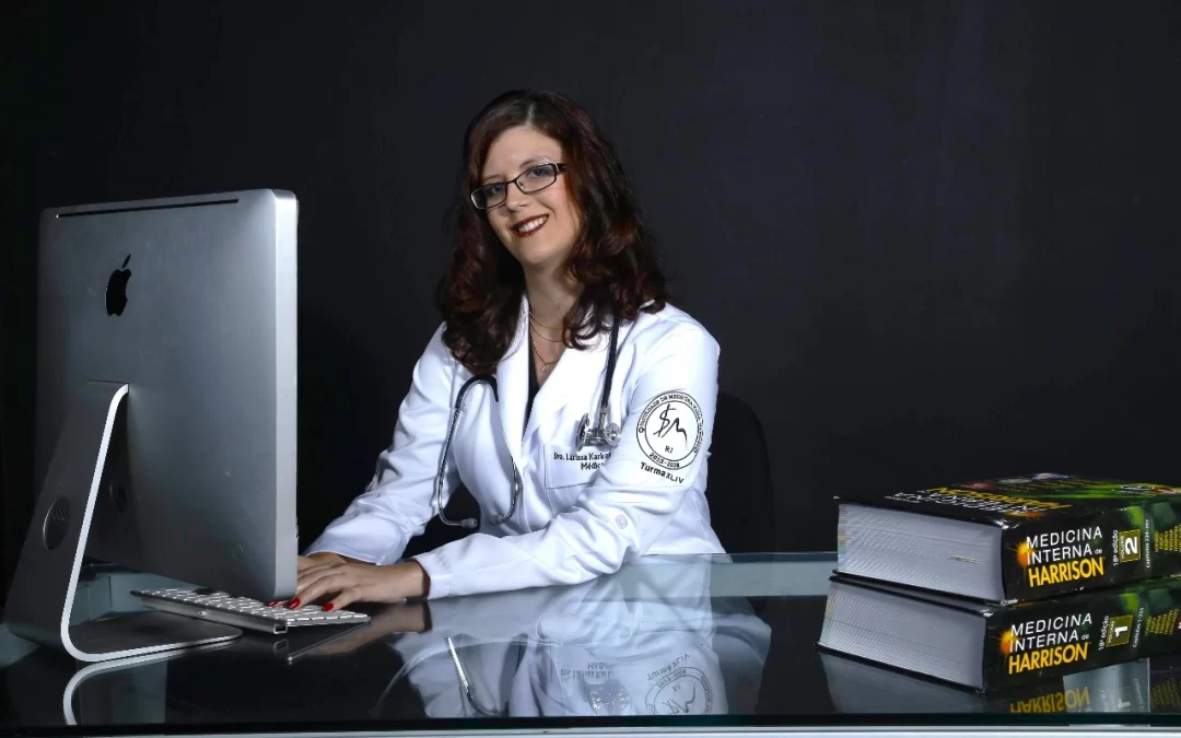 Imagem interna Dra Larissa Karkow - Telemedicina Reumatologia